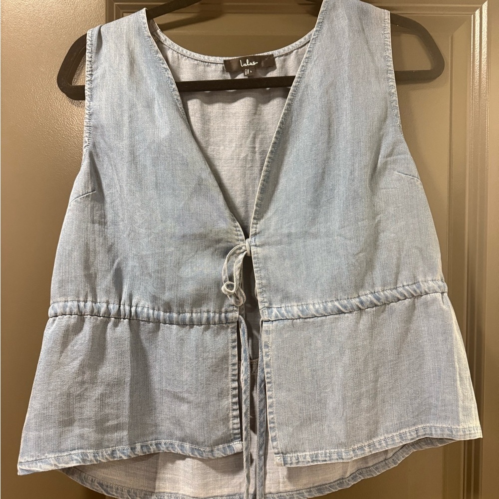 Lulus Maldwyn Blue Chambray Sleeveless Tie Front Top - Picture 3 of 5